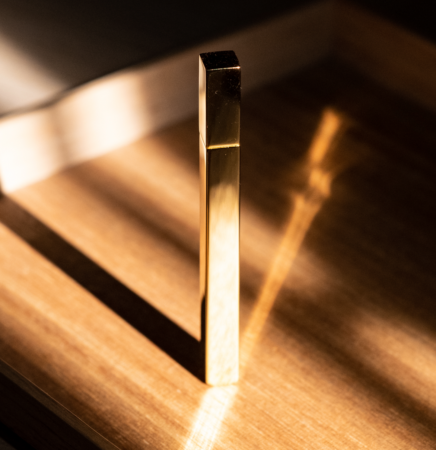 QUEUE Slim stick lighter (Brass)