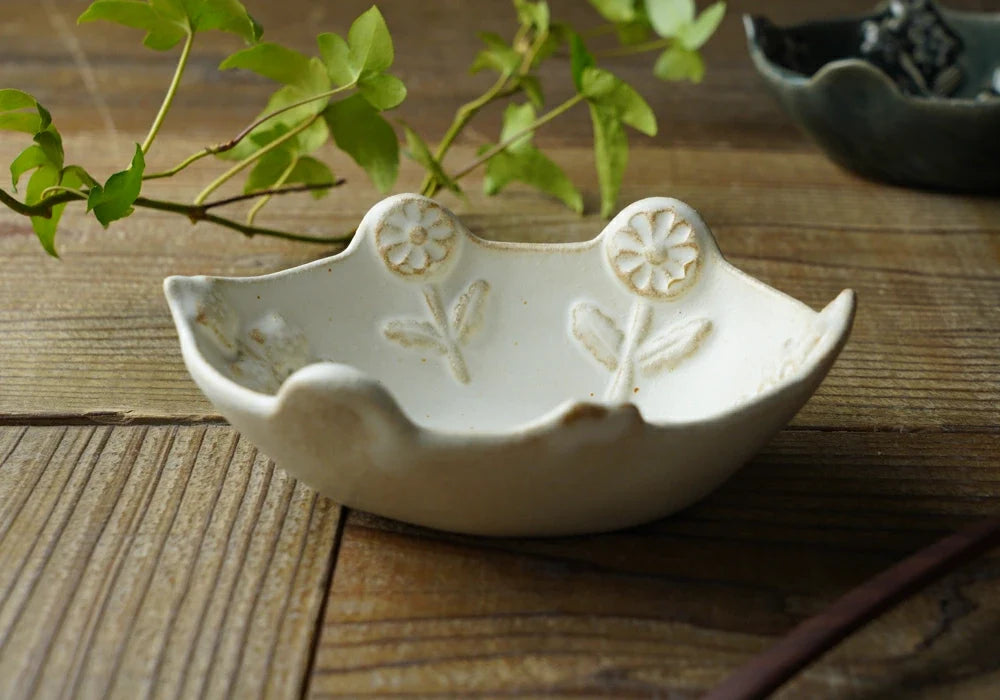 益子燒 花卉浮雕圖案小餐碗