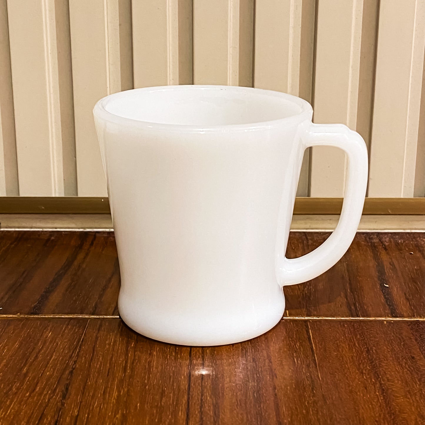 FireKing White D handle Mug, Made in USA 1960s (Wht-1)