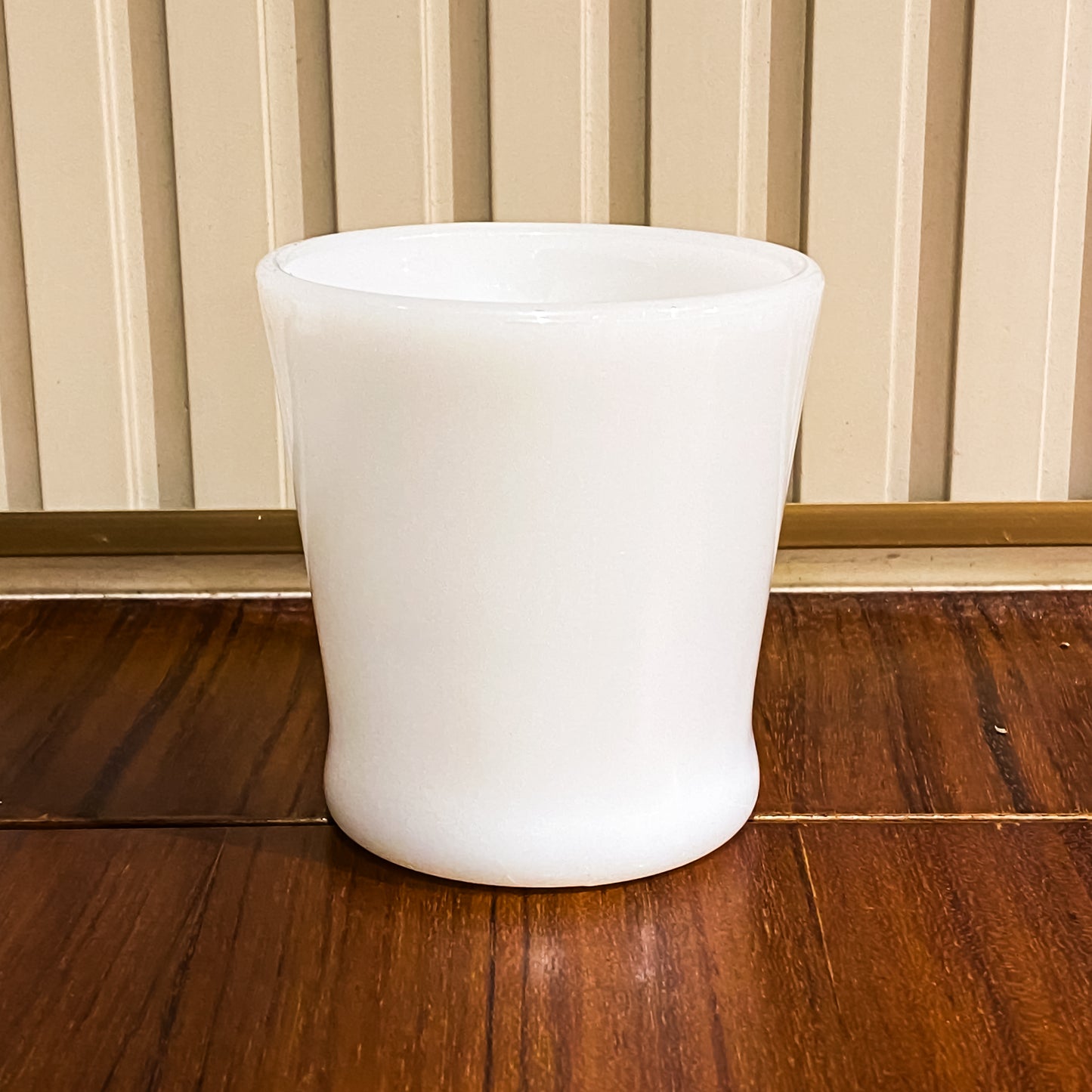 FireKing White D handle Mug, Made in USA 1960s (Wht-1)