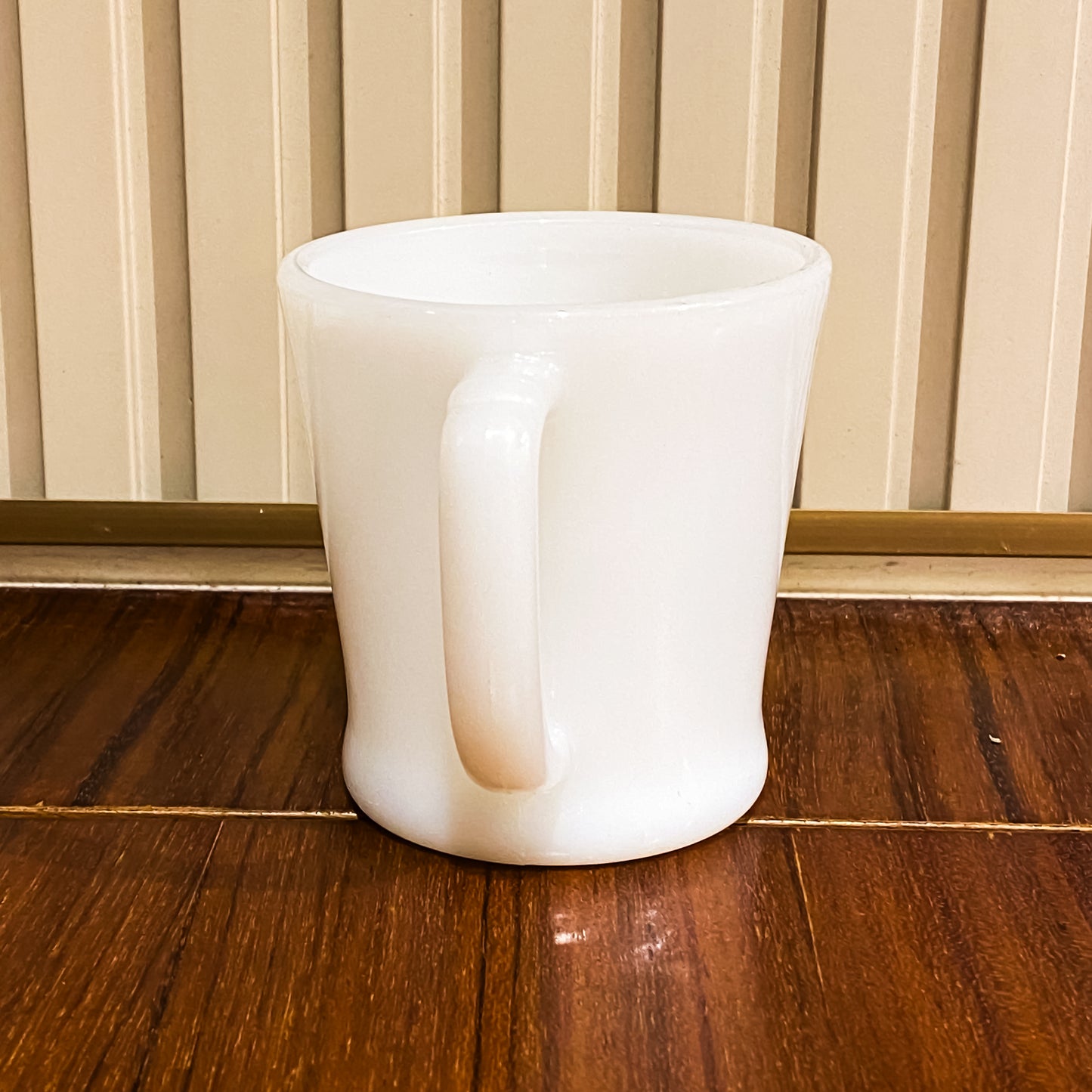 FireKing White D handle Mug, Made in USA 1960s (Wht-1)