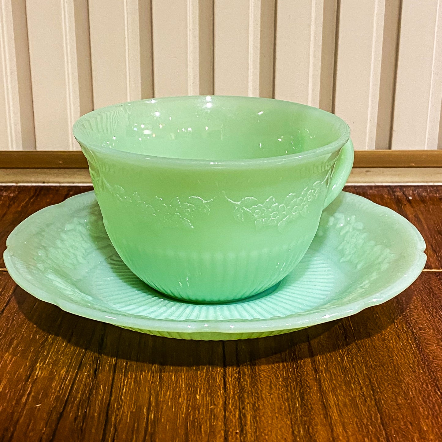 FireKing Jadeite Alice Cup & Sauce (alice2)